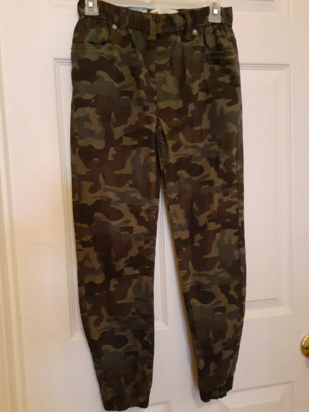 LEVI'S Youth Boy's Elastic Cuff Stretch Twill Joggers in Green Camo